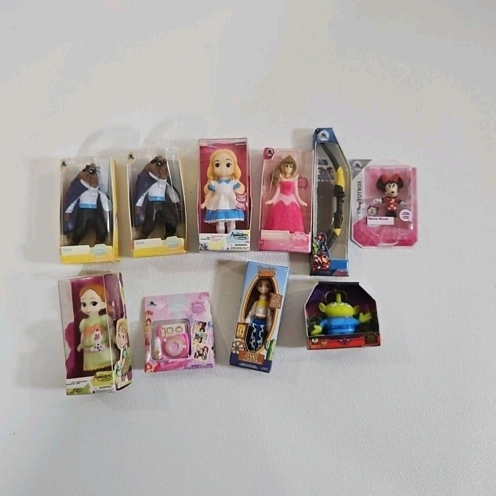 Jesse‎ Princess Beast Minnie Disney Store Edition Mini Brands Zuru Lot 10